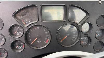 Mack Pinnacle CXU612 Instrument Panel Cluster for a 2015 Mack CXU612