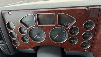 Mack Pinnacle CXU613 Instrument Panel Cluster for a 2014 Mack CXU613