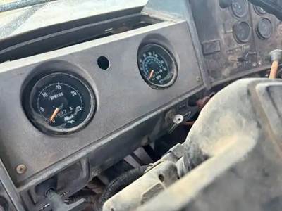 Mack RD688S Instrument Panel Cluster