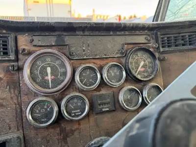 Peterbilt 385 Instrument Panel Cluster