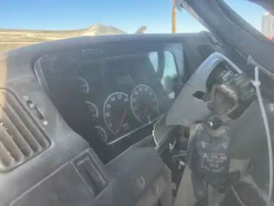 Sterling L9500 Instrument Panel Cluster