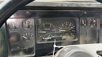 Volvo AUTOCAR ACL64 Instrument Panel Cluster