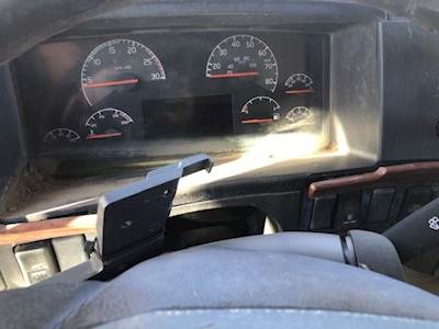 Volvo VNL Instrument Panel Cluster