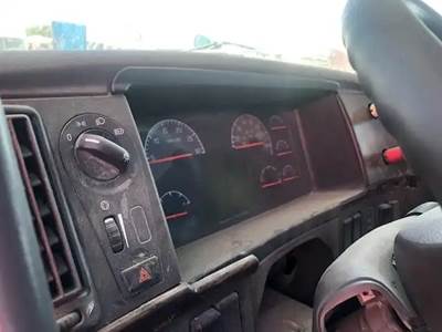 Volvo VNL Instrument Panel Cluster