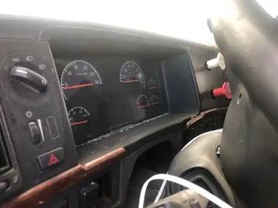 Volvo VNL Instrument Panel Cluster