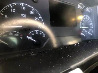 Volvo VNL Instrument Panel Cluster