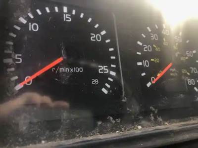 Volvo VNL Instrument Panel Cluster