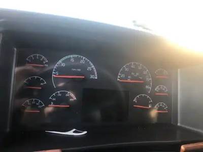 Volvo VNL Instrument Panel Cluster