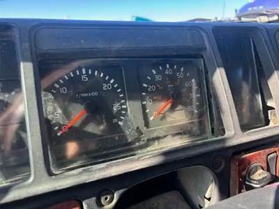 Volvo VNL Instrument Panel Cluster