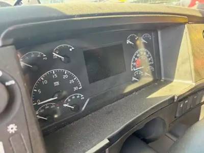 Volvo VNL Instrument Panel Cluster