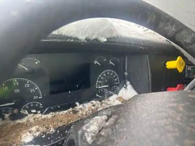 Volvo VNL Instrument Panel Cluster