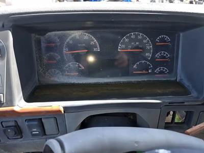 Volvo VNL Instrument Panel Cluster