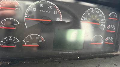 Volvo VNL Instrument Panel Cluster