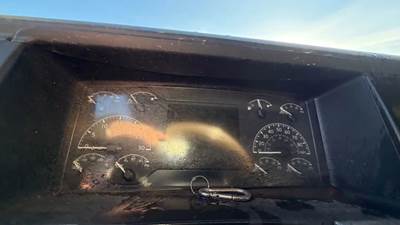 Volvo VNL Instrument Panel Cluster