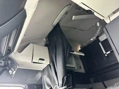 Freightliner Cascadia 126 Interior Part
