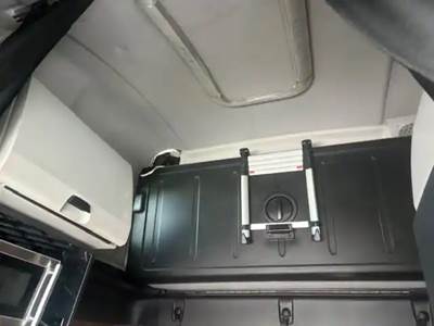 Freightliner Cascadia 126 Interior Part