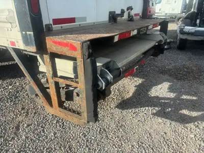 Freightliner M2 106 Liftgate