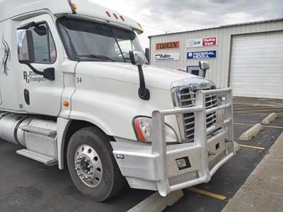 Freightliner Cascadia 125 Right Mirror