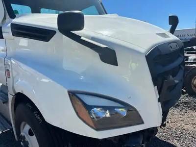 Freightliner Cascadia 126 Right Mirror