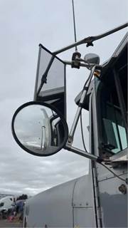 International F9370 Left Mirror for a 1987 International F-9370