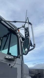 International F9370 Mirror for a 1987 International F-9370