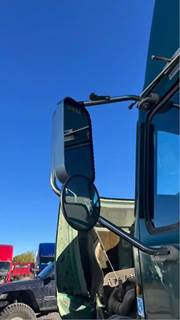 Mack Pinnacle CXU612 Mirror for a 2017 Mack CXU612