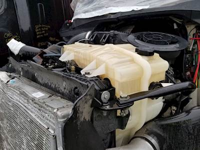 Freightliner Cascadia 125 Radiator Overflow Bottle / Surge Tank