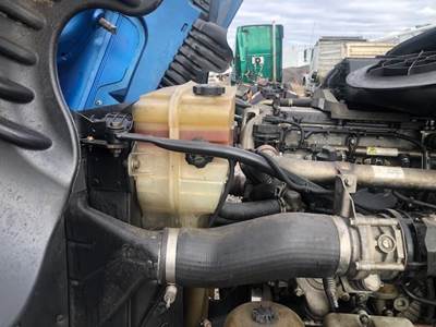 Freightliner Cascadia 125 Radiator Overflow Bottle / Surge Tank