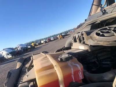 Freightliner Cascadia 125 Radiator Overflow Bottle / Surge Tank