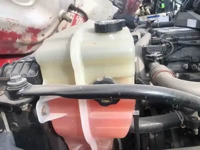 Freightliner Cascadia 125 Radiator Overflow Bottle / Surge Tank