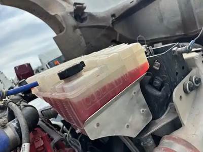 Kenworth T800 Radiator Overflow Bottle / Surge Tank