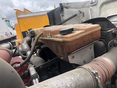 Peterbilt 384 Radiator Overflow Bottle / Surge Tank