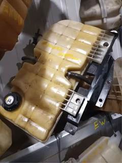 Peterbilt 386 Radiator Overflow Bottle / Surge Tank
