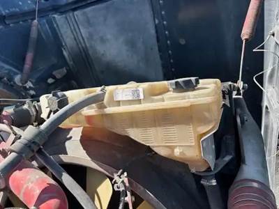 Peterbilt 389 Radiator Overflow Bottle / Surge Tank