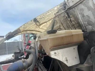 Peterbilt 389 Radiator Overflow Bottle / Surge Tank