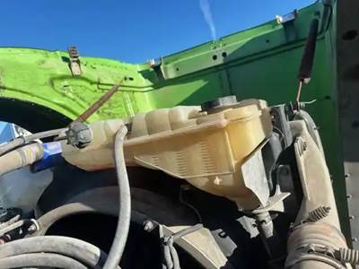 Peterbilt 389 Radiator Overflow Bottle / Surge Tank