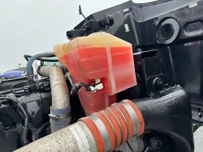 Peterbilt 579 Radiator Overflow Bottle / Surge Tank