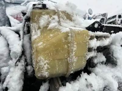 Volvo VNL Radiator Overflow Bottle / Surge Tank