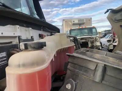 Western Star 4700 Radiator Overflow Bottle / Surge Tank