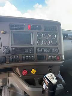 Kenworth T680 Radio