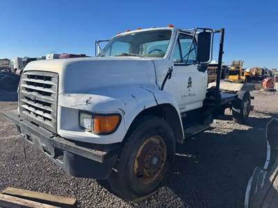 Ford F-700 Salvage Truck
