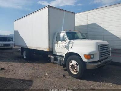 Ford F-800 Salvage Truck
