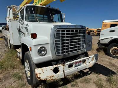 Ford L800 Salvage Truck