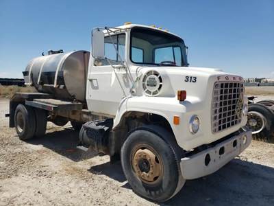 Ford L800 Salvage Truck