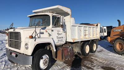 Ford L8000 Salvage Truck