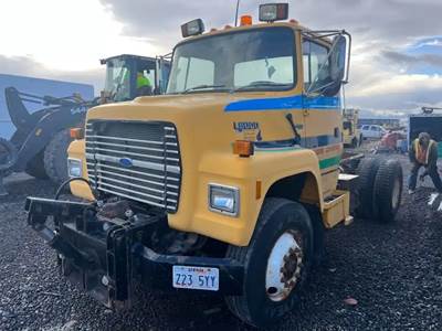 Ford L8000 Salvage Truck