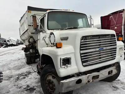 Ford L8000 Salvage Truck