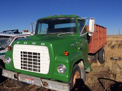 Ford LN700 Salvage Truck