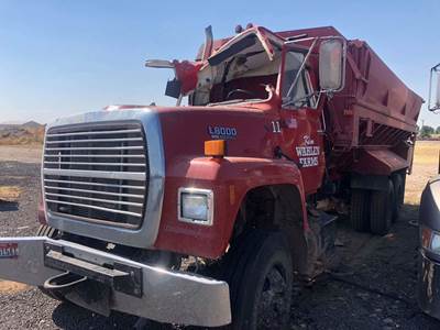 Ford LN8000 Salvage Truck