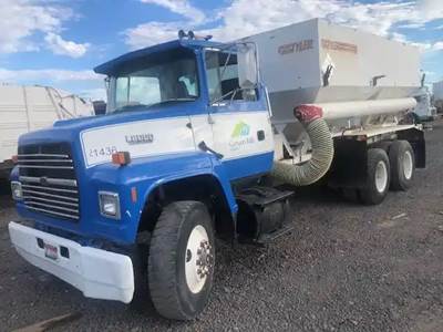 Ford LN8000 Salvage Truck